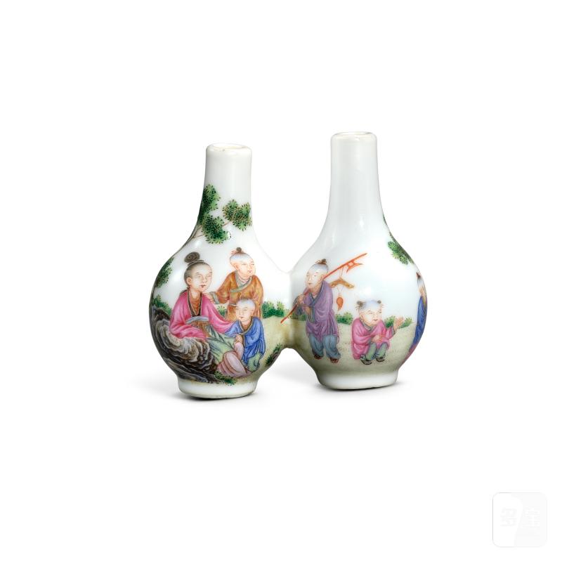A famille-rose 'ladies and boys' double vase, Republican period | 民國 粉彩仕女嬰戲圖雙聯瓶 《乾隆年製》仿款